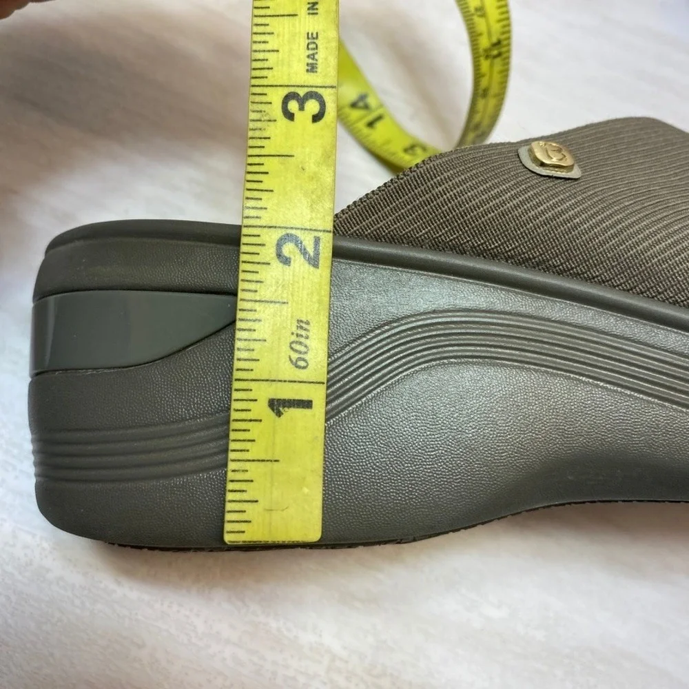 LifeStride Womens 12M BZees Desire Wedge Sandals Slide Stretch Taupe Fabric Shoe